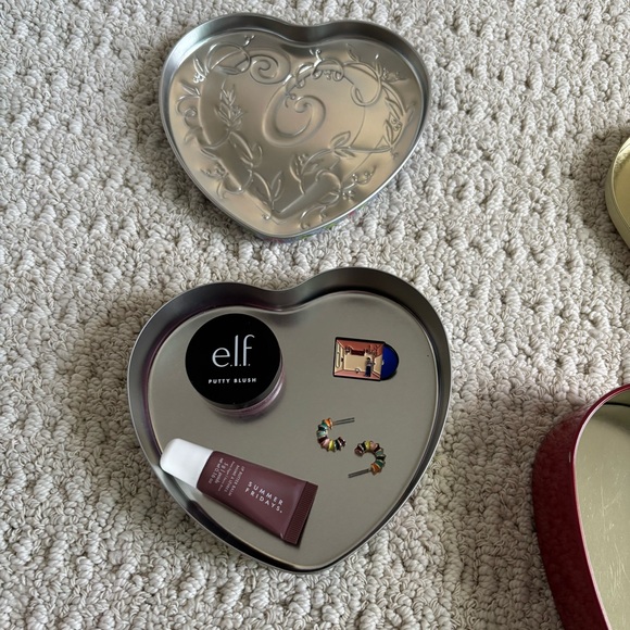 ୨୧ ･ﾟ✧ 2 Vintage Tins For Storage - Picture 2 of 6